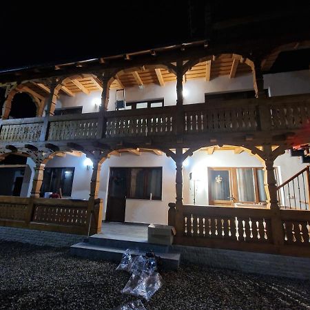 La Mona Appartement Bîrsana Buitenkant foto